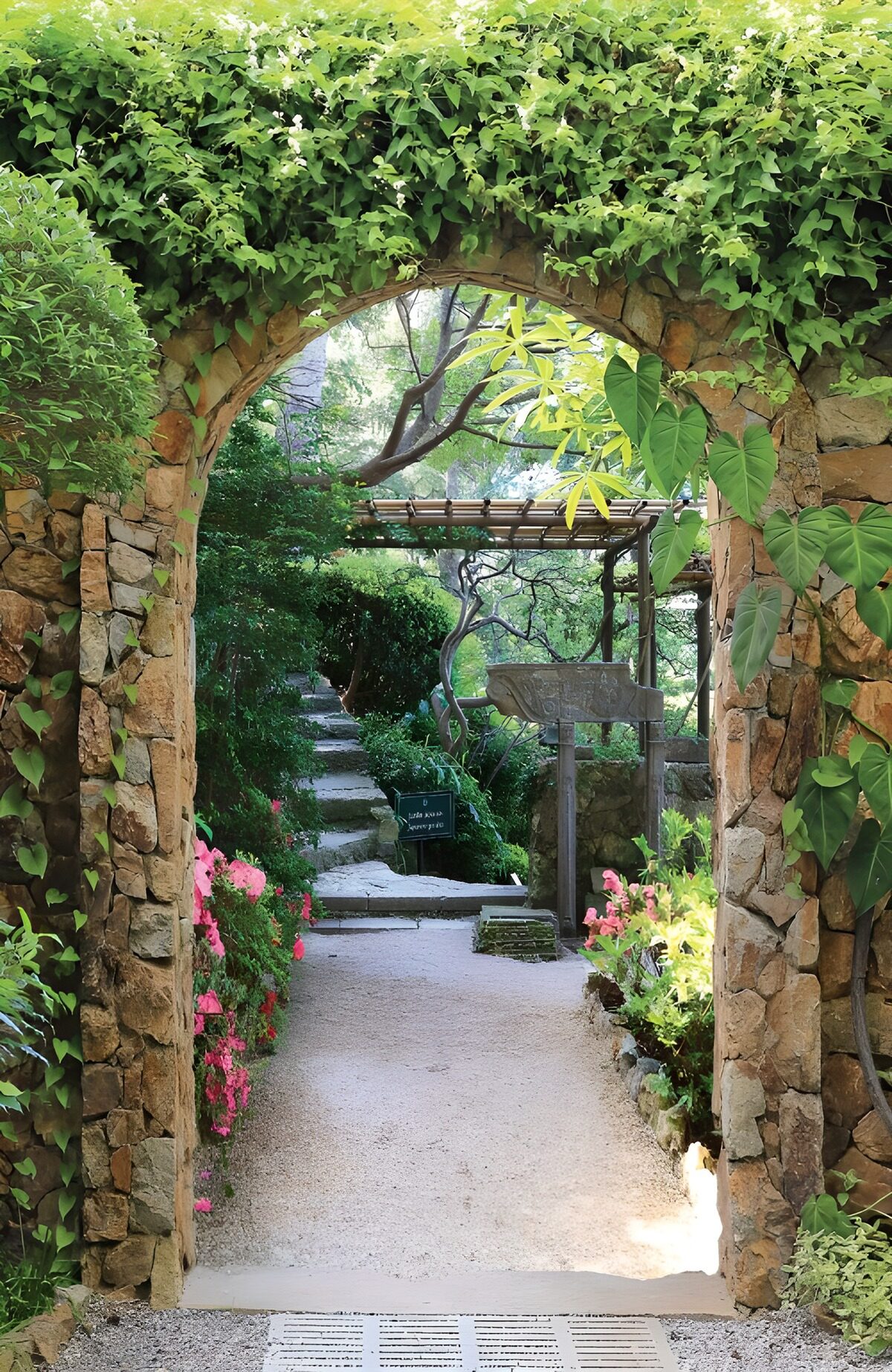 OCCOM1036359: Enchanted Garden Archway
