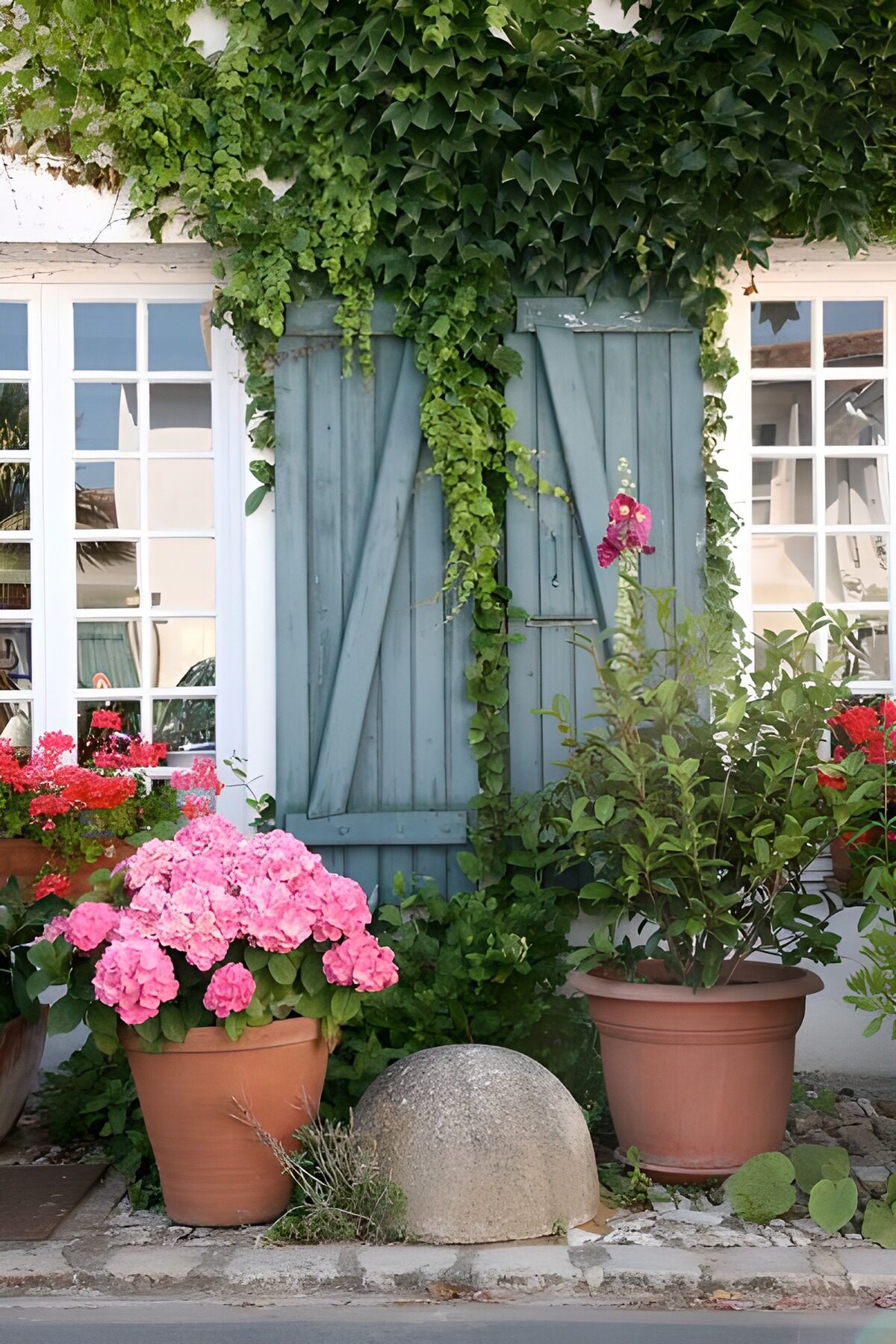 OCCOM8807376: Charming Floral Facade with Green Shutters