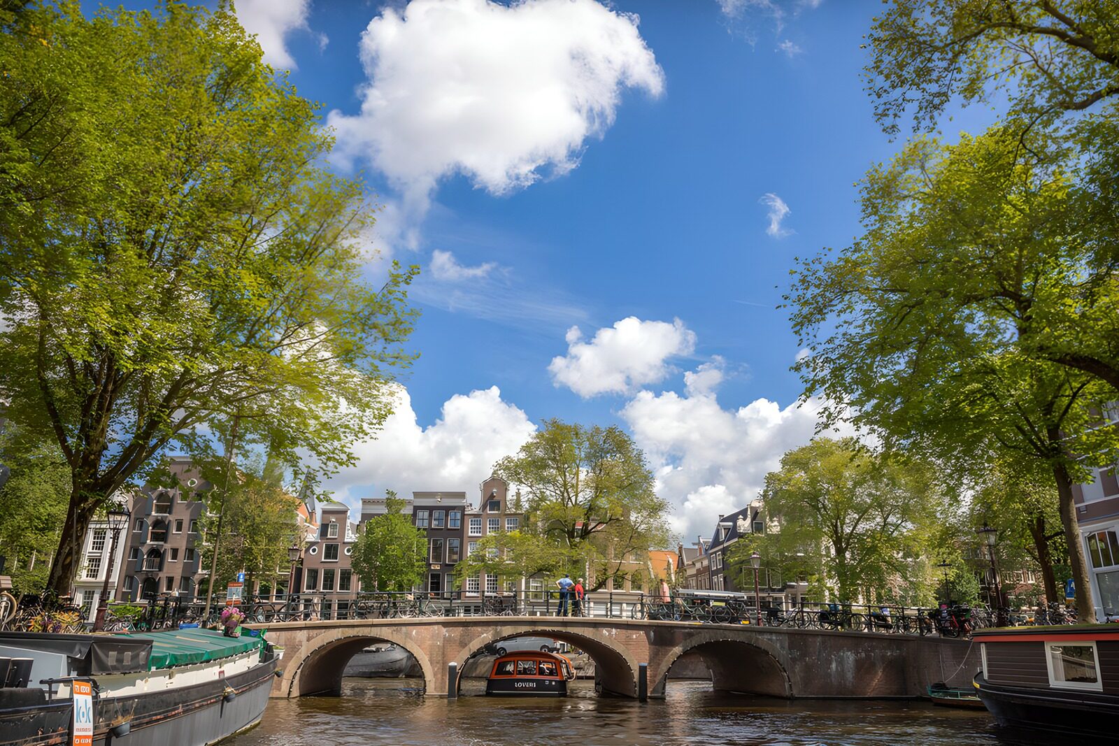 OCCOM7607371: Scenic Amsterdam Canal View