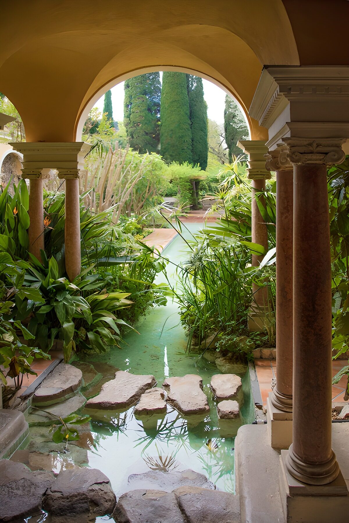 OCCOM8282205: Tranquil Garden Pathway