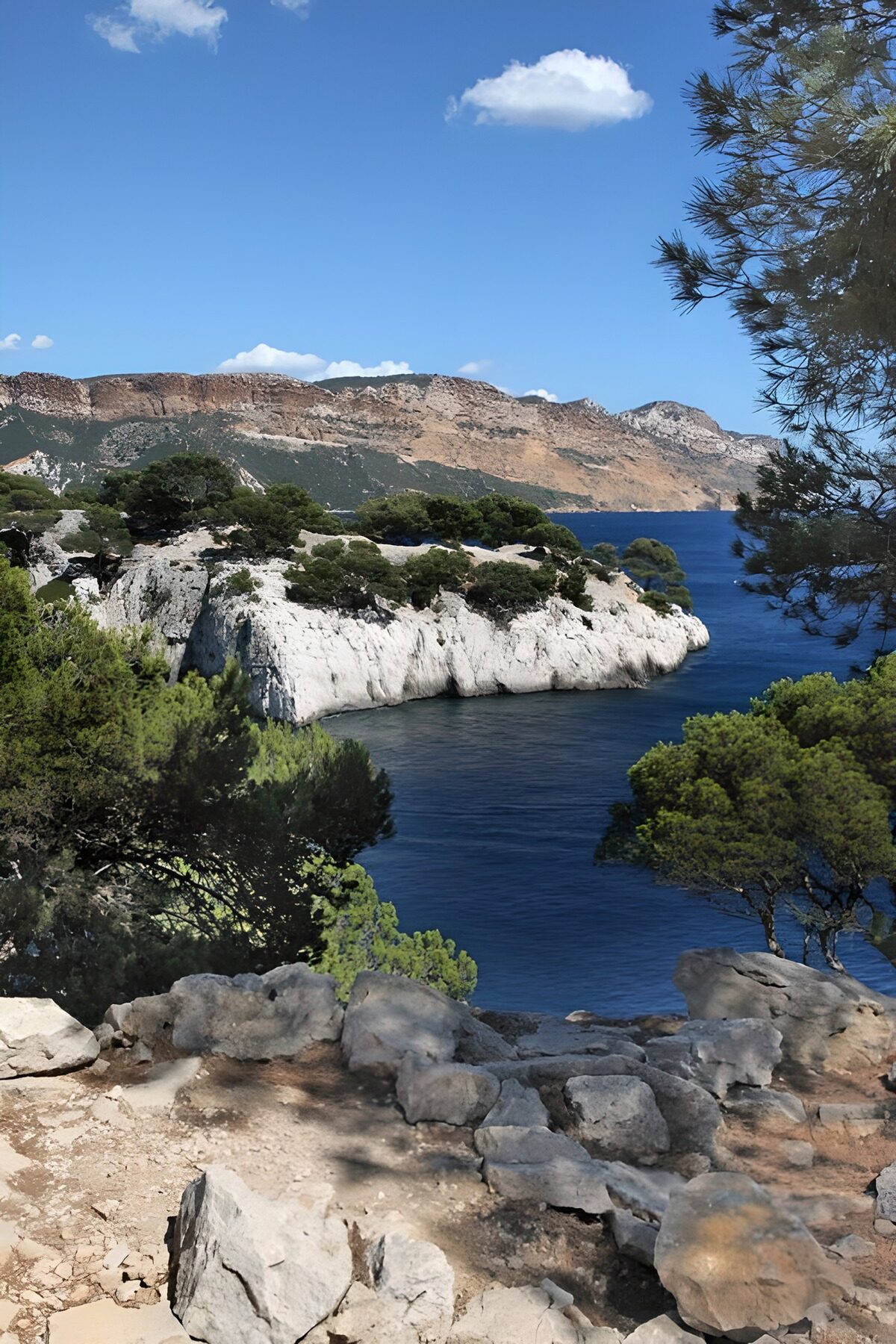 OCCOM4762574: Serene Coastal View with Rocky Cliffs