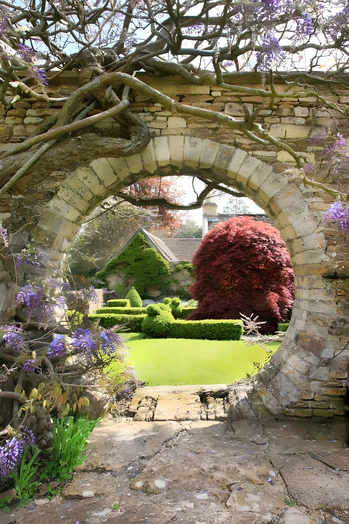 OCCOM6042579: Enchanted Garden View Through Archway