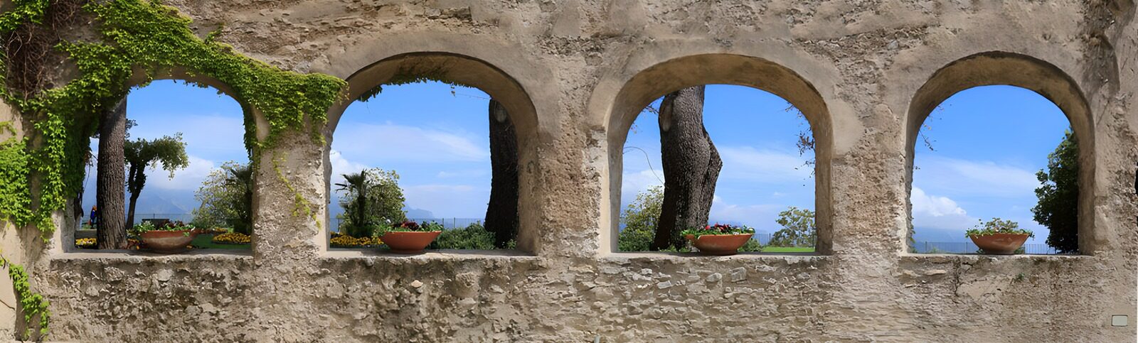OCCOM4222435: Charming Arched Windows with Garden Views