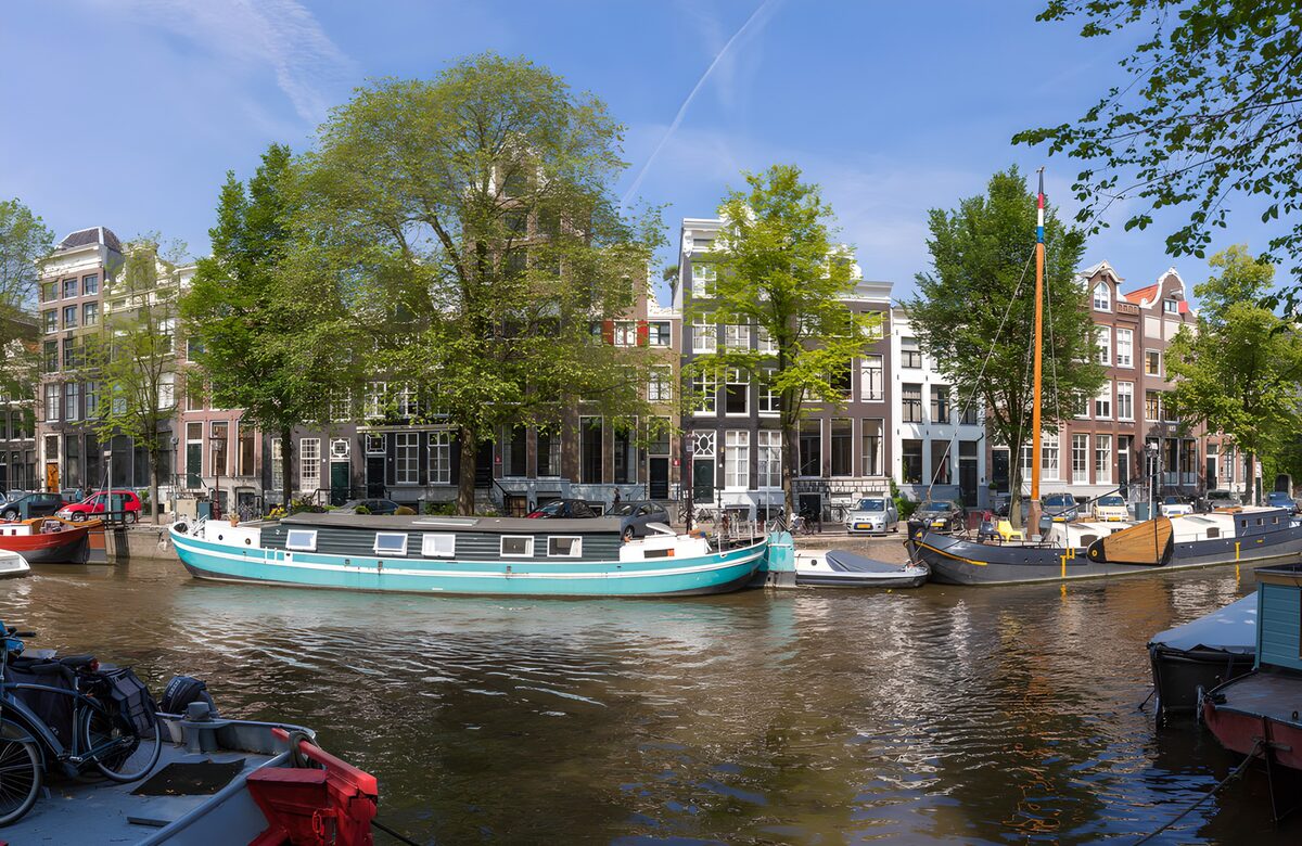 OCCOM1181762: Tranquil Canal Scene in Amsterdam