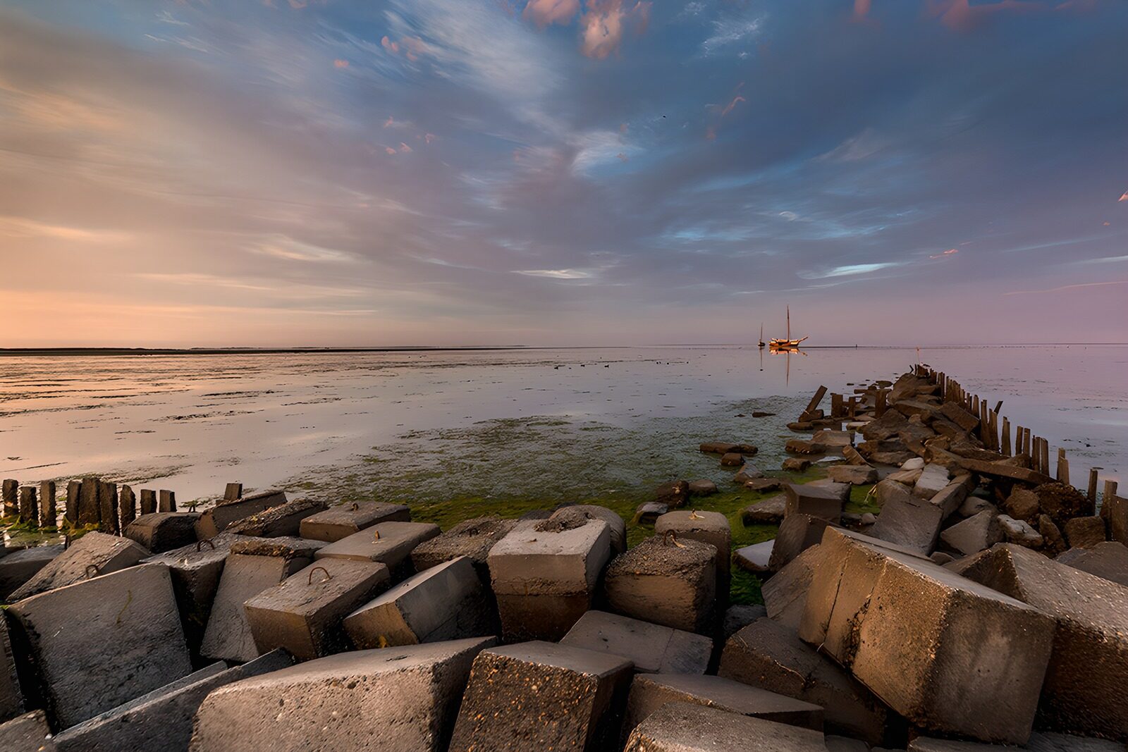OCCOM6472432: Serene Waters at Dusk