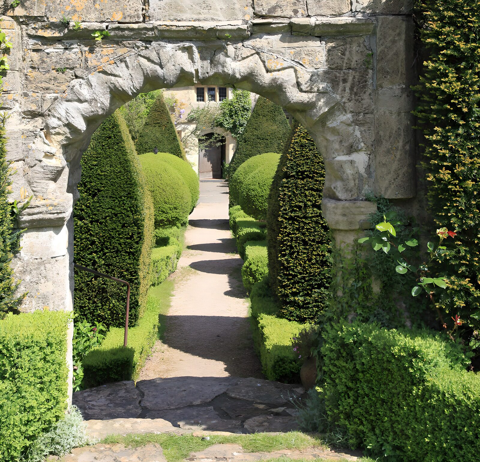 OCCOM1006135: Tranquil Garden Pathway