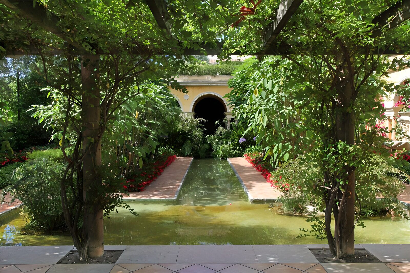 OCCOM5146203: Tranquil Garden Pathway