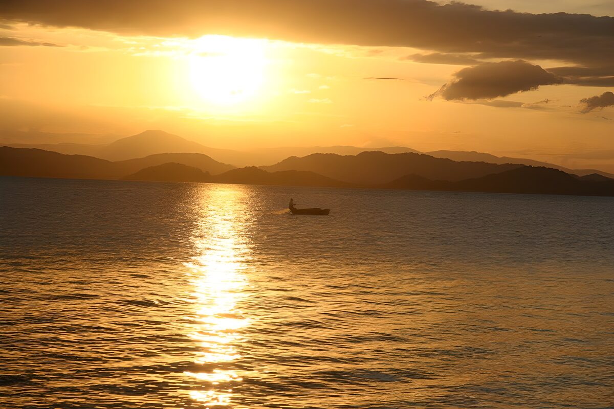 Serene Sunset Over Tranquil Waters