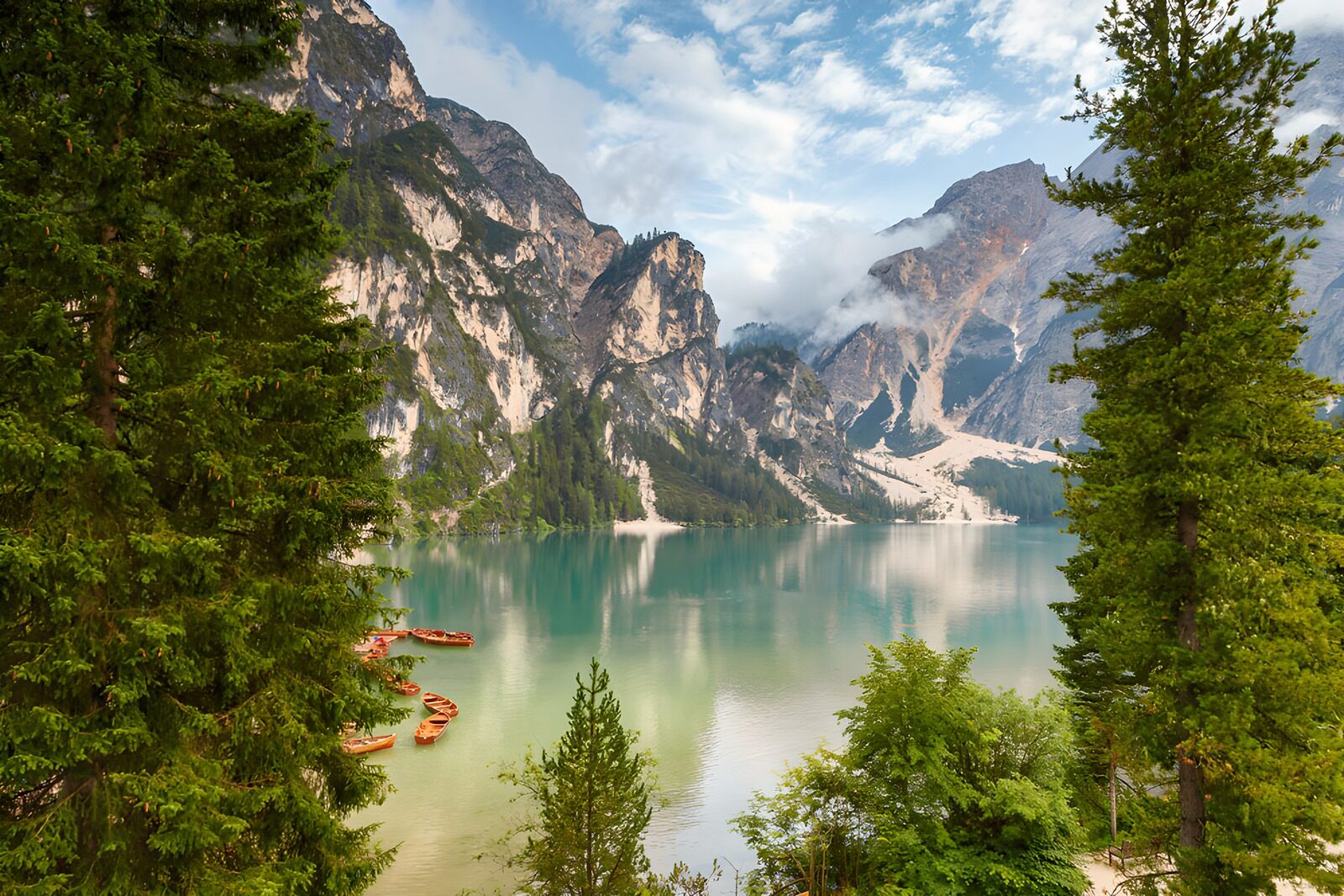 OCCOM7300643: Tranquil Mountain Lake Retreat