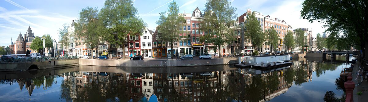 OCCOM8884982: Serene Amsterdam Canal Reflection