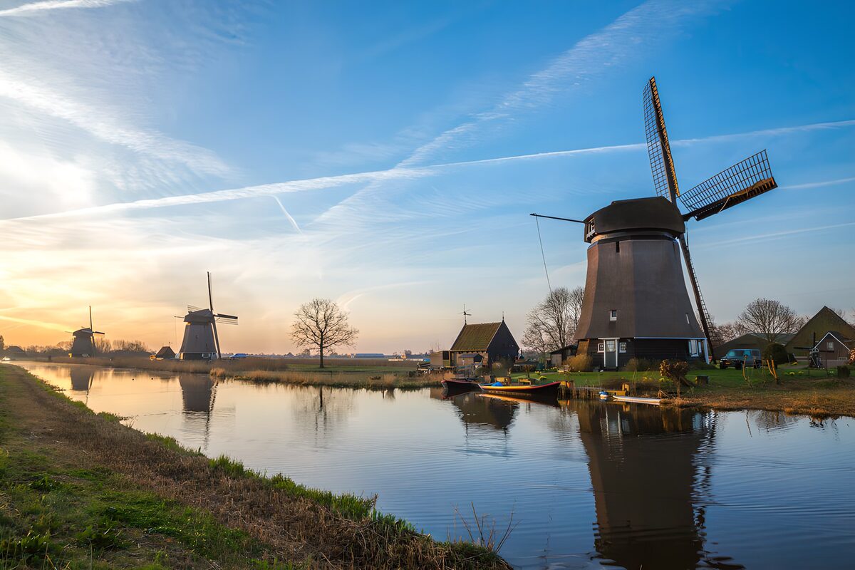 OCCOM3378186: Serene Dutch Windmill Landscape at Dusk