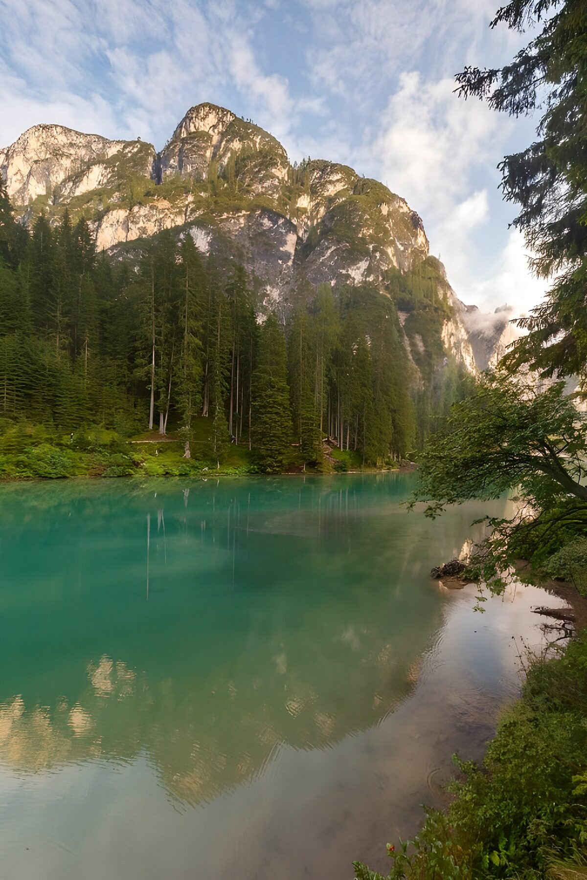 OCCOM8745993: Serene Mountain Lake Reflection