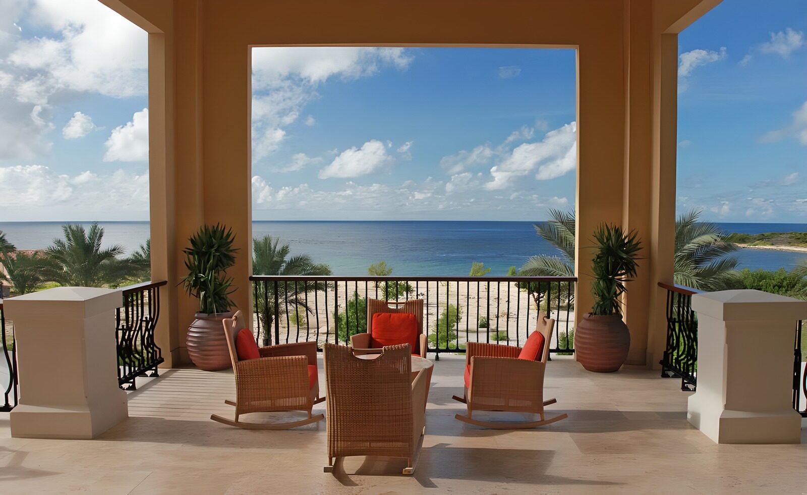 OCCOM3144535: Serene Oceanview Lounge Area