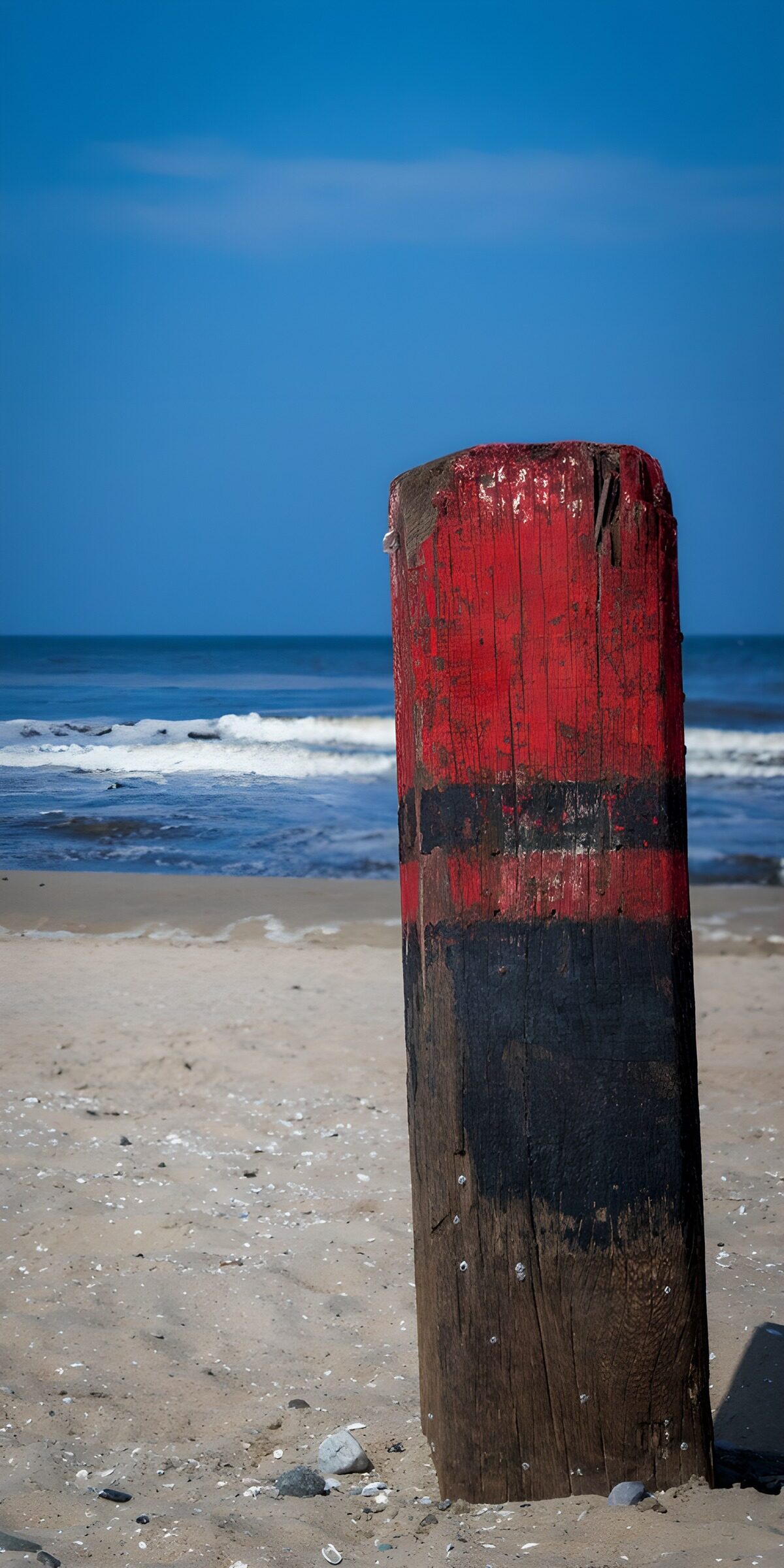 OCCOM5947957: Weathered Marker at the Shoreline