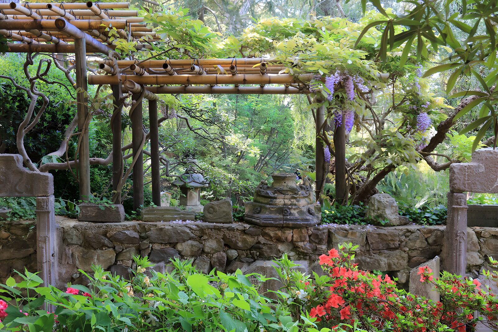 OCCOM1448075: Tranquil Bamboo Garden Retreat