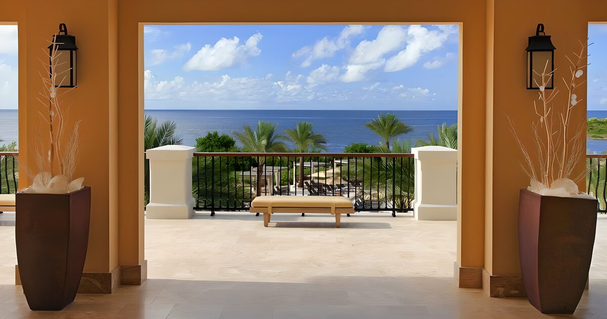 OCCOM7589551: Ocean View from a Serene Balcony