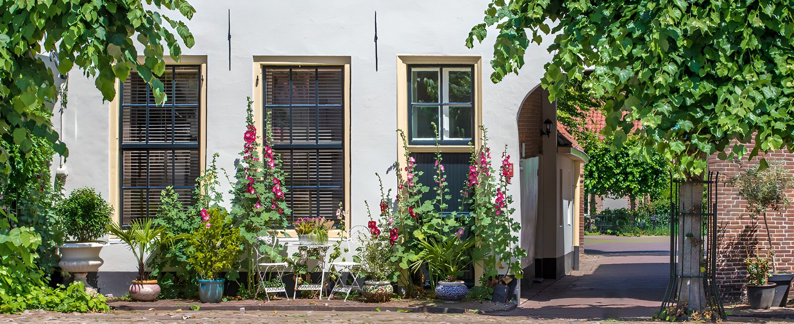 OCCOM3956246: Charming Floral Facade in a Quaint Locale