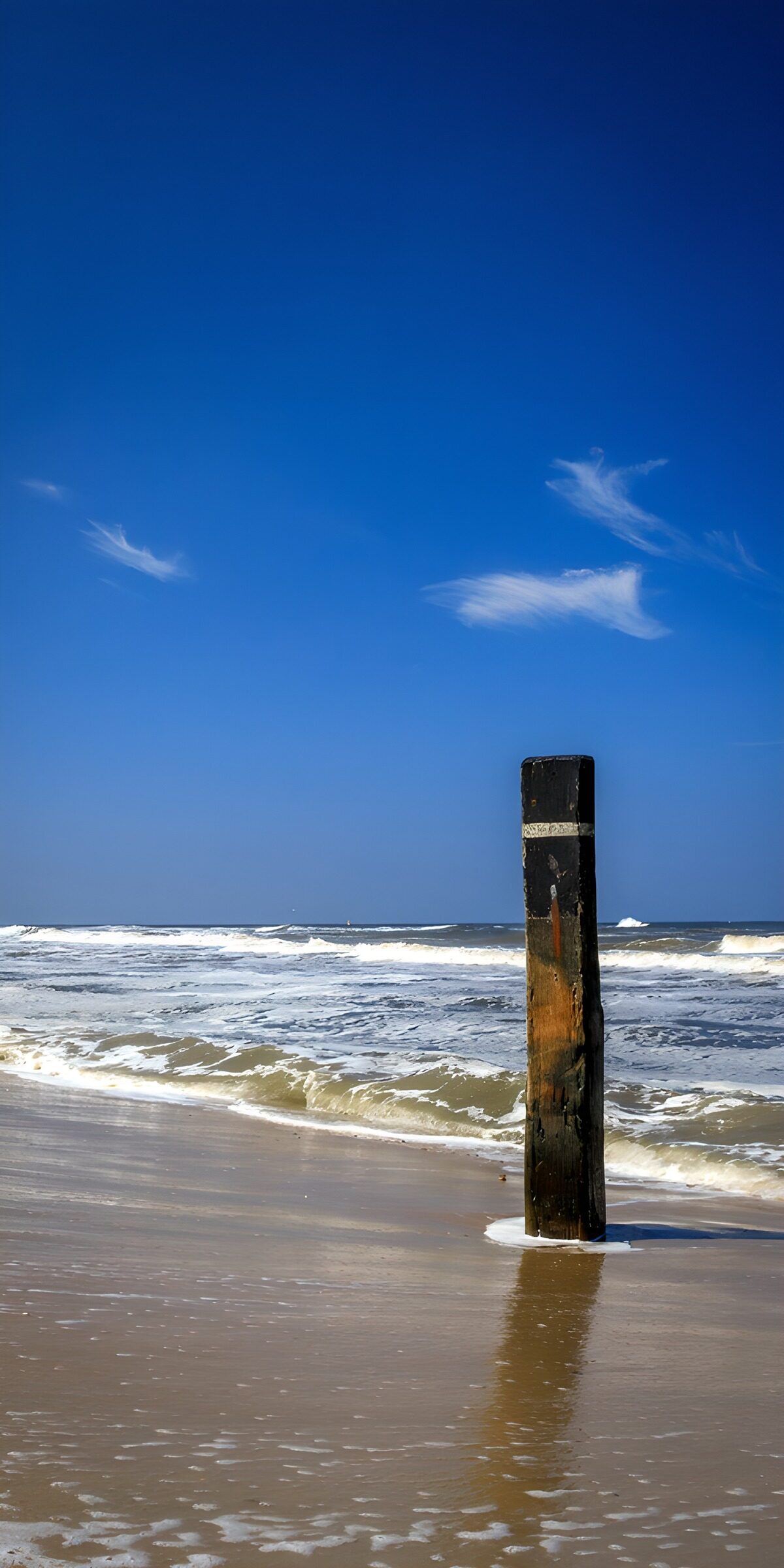 OCCOM7317121: Seaside Post Under Clear Blue Sky