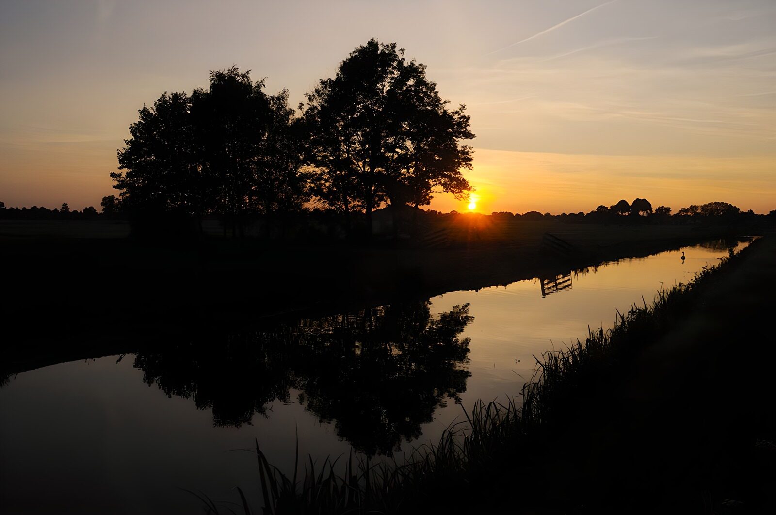 OCCOM7303374: Serene Sunset Over Calm Waters