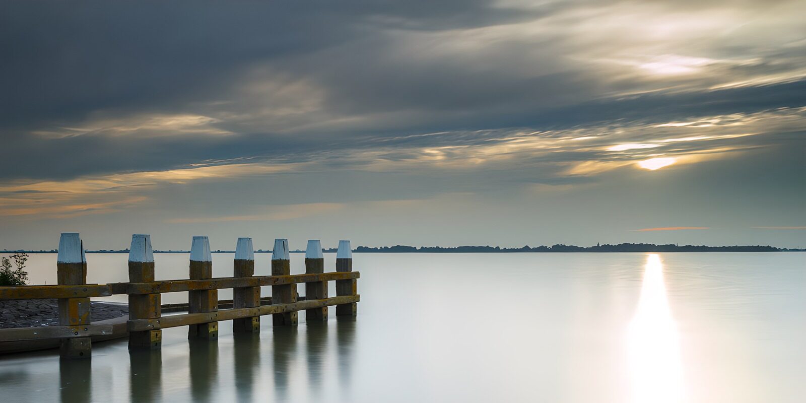OCCOM3486215: Serene Sunset at the Pier