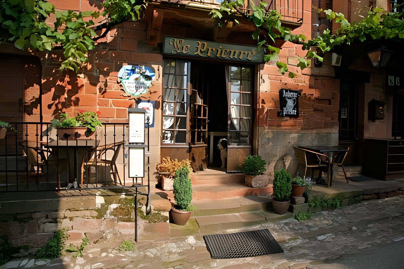 OCCOM3157751: Charming Rustic Restaurant Entrance
