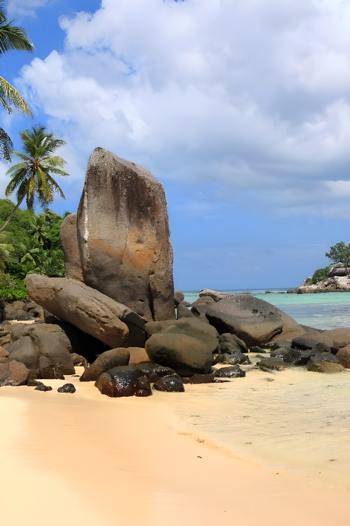 OCCOM6993756: Serene Beachstone Oasis