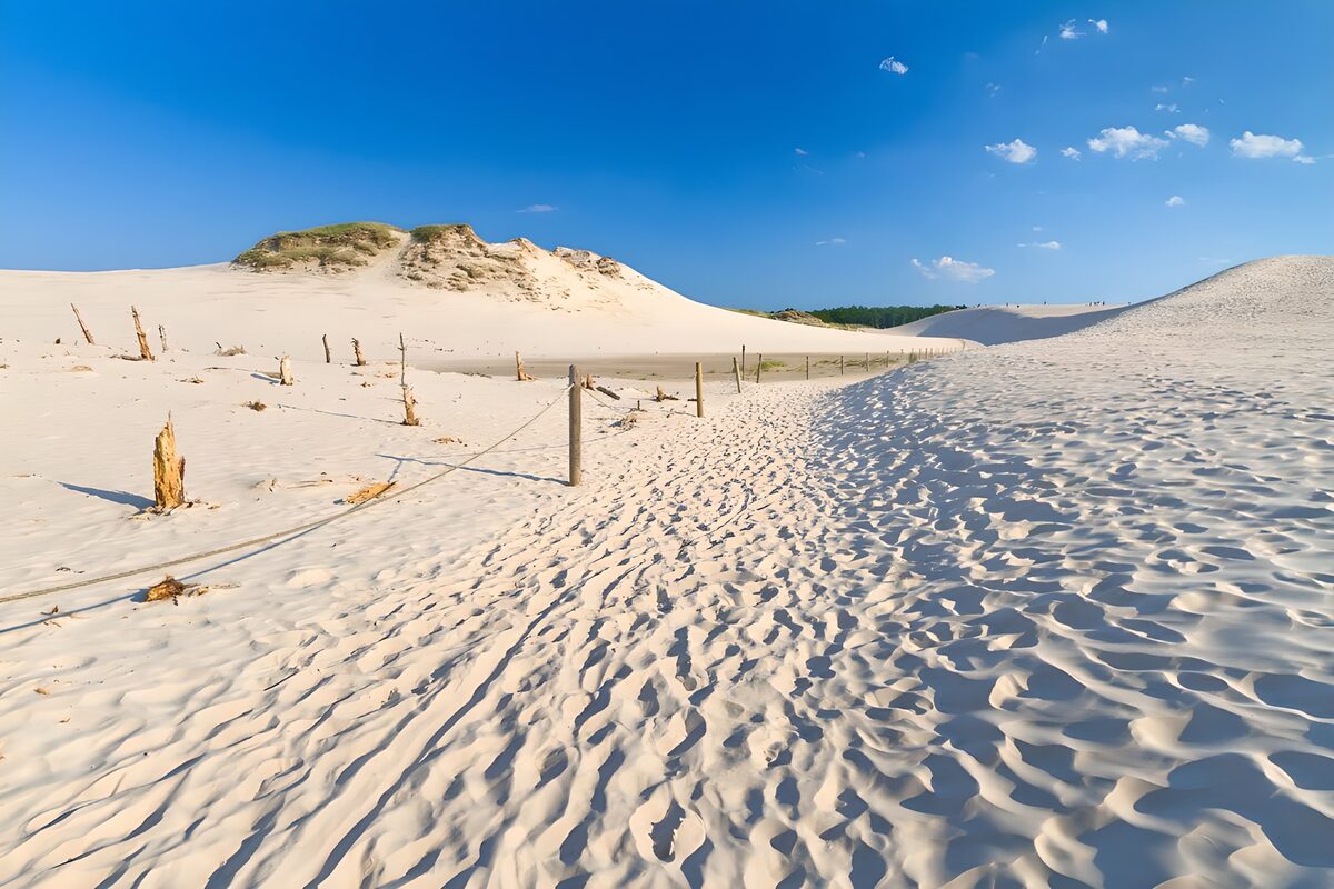 OCCOM9281344: Serene Sandy Dunes Under Blue Skies