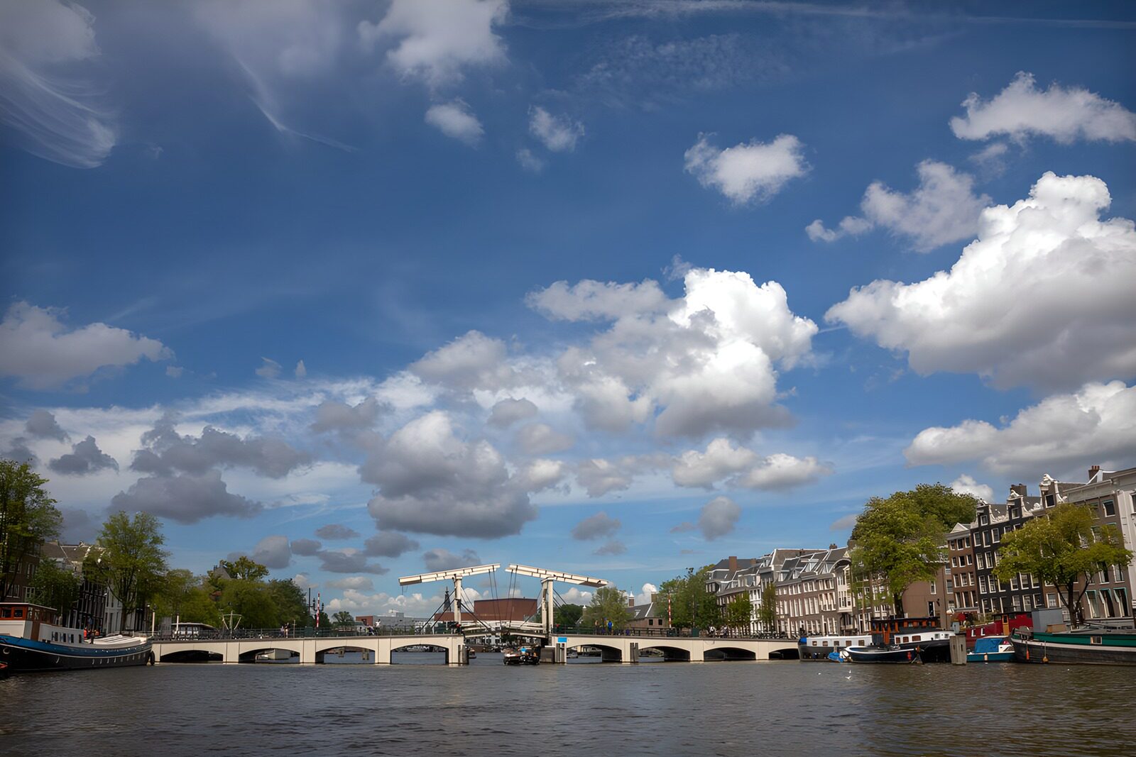 OCCOM8412958: Charming Amsterdam Canals Under a Blue Sky