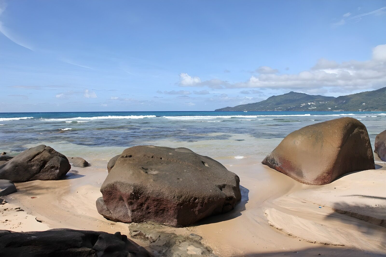 OCCOM4610162: Serene Beach Landscape with Boulders