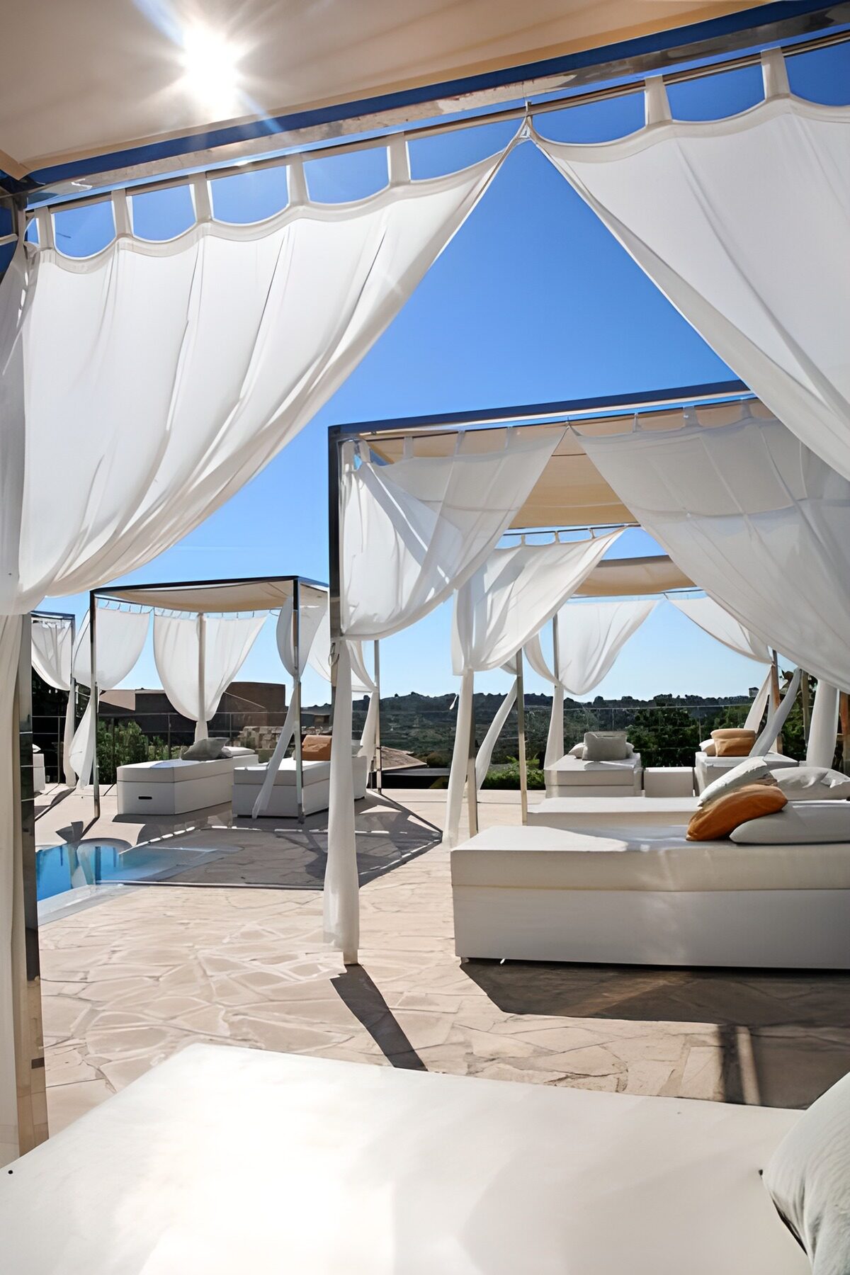 OCCOM8460888: Serene Outdoor Lounge Area
