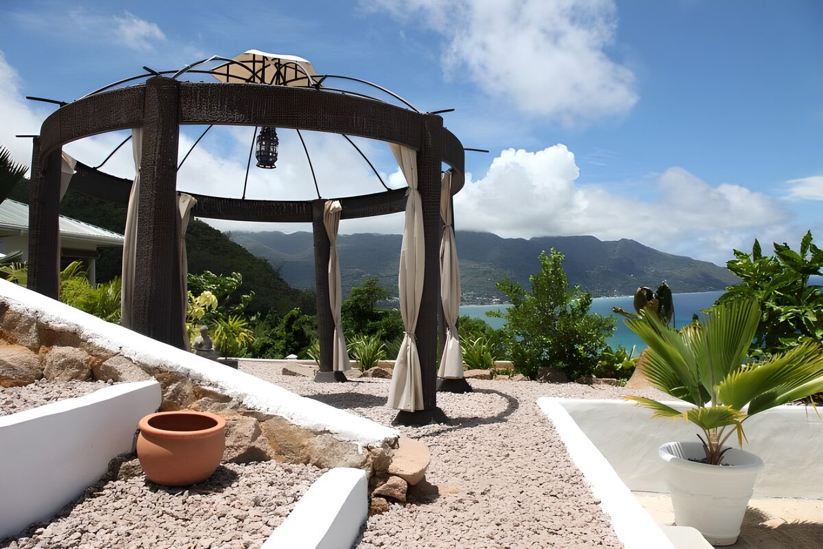 Serene Coastal Retreat