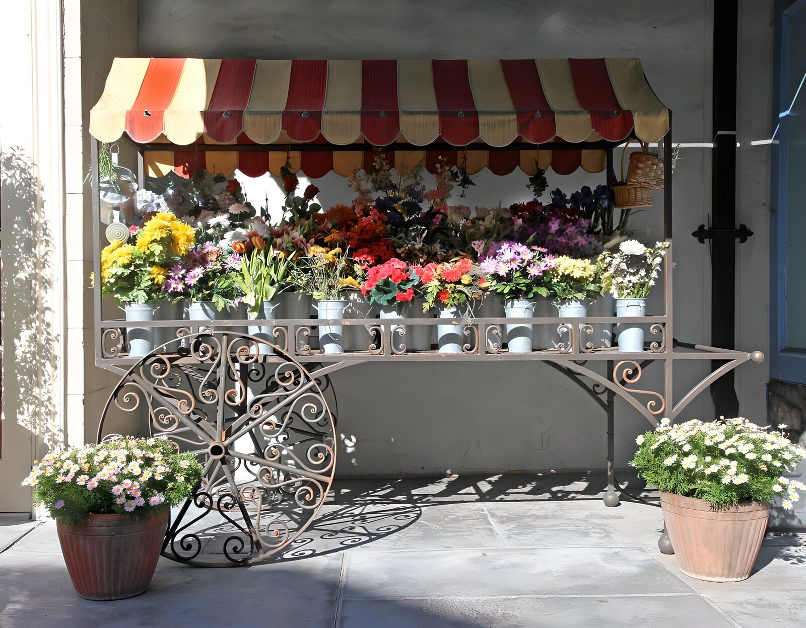 OCCOM6073934: Charming Flower Cart Display