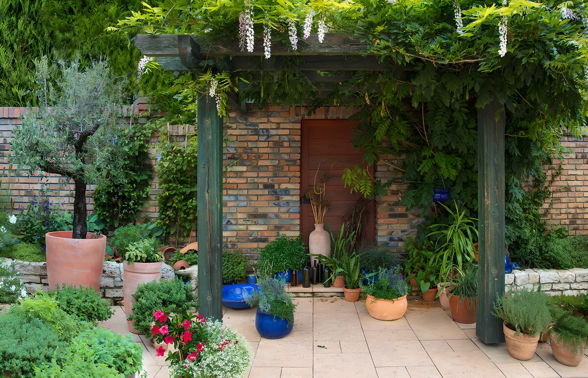 OCCOM7558711: Serene Garden Entrance