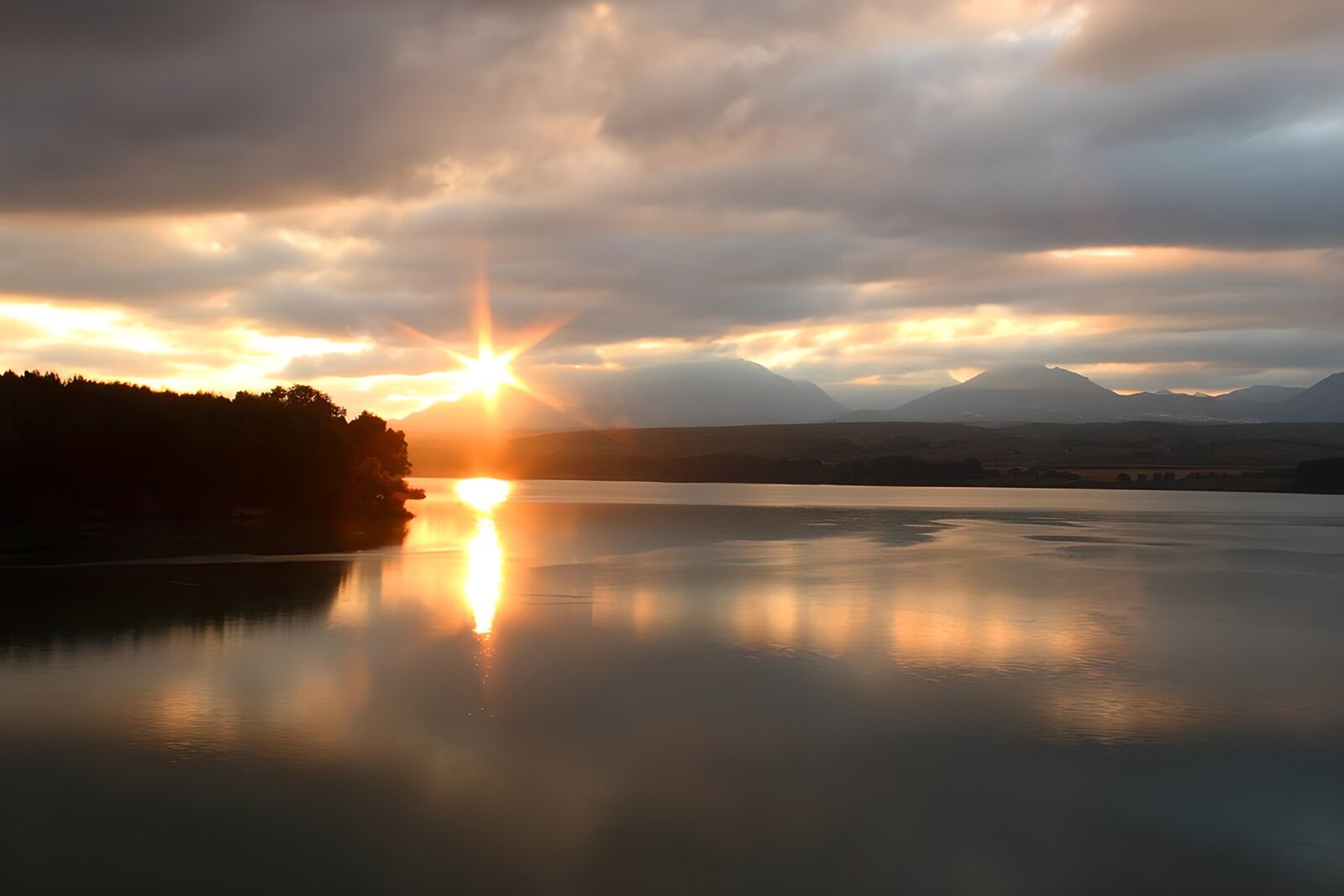 OCCOM9780567: Serene Sunset Over Tranquil Waters