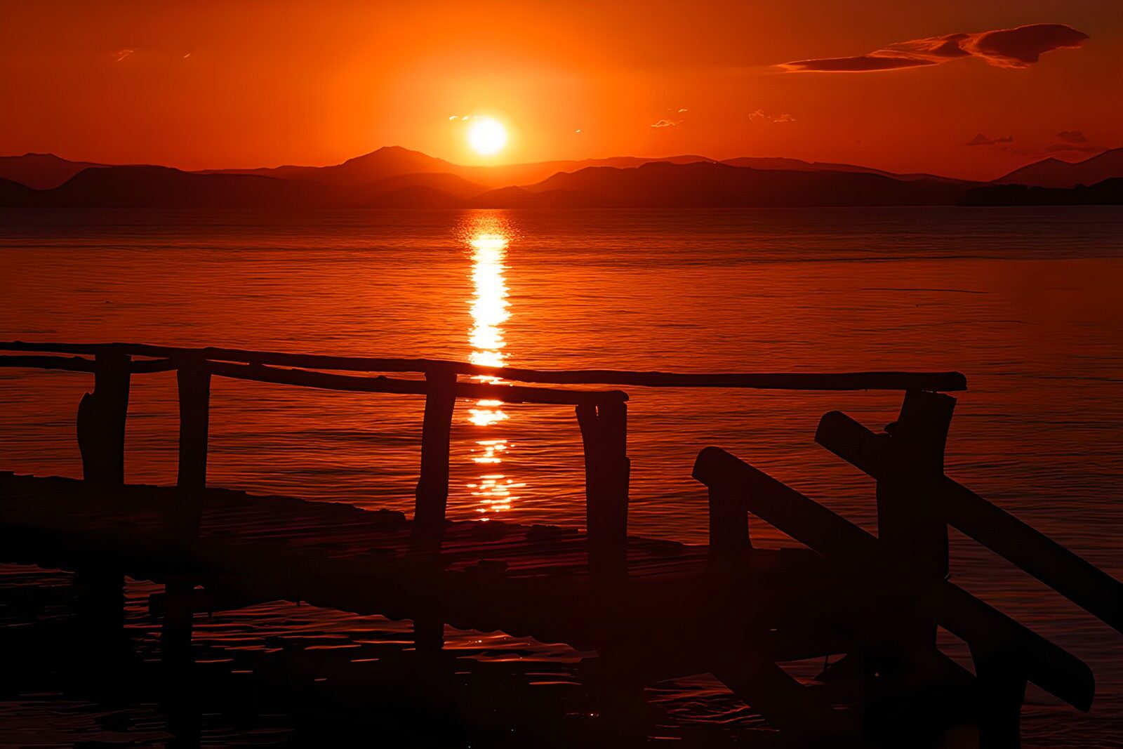 OCCOM9908410: Serene Sunset over the Water