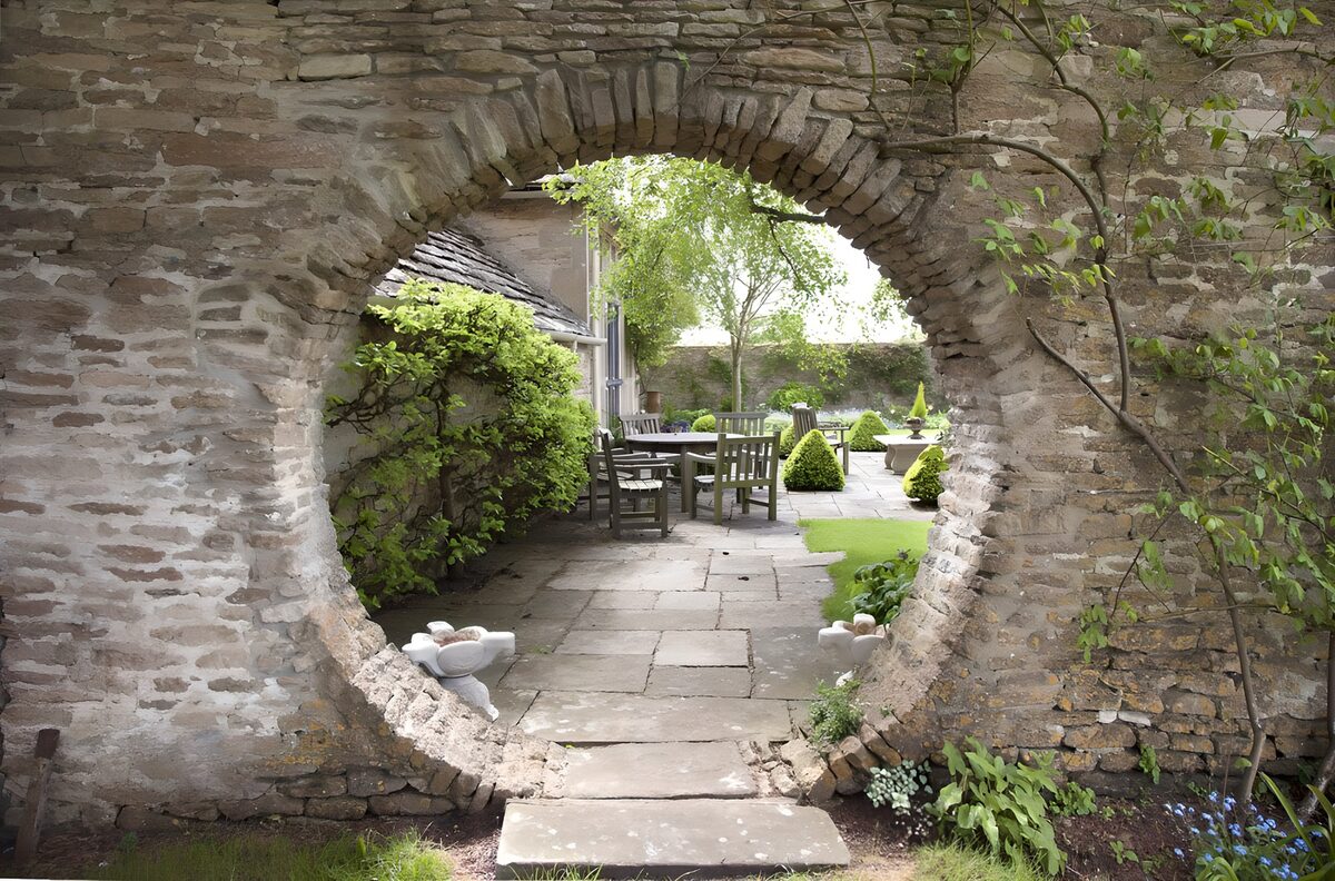 OCCOM1300459: Circle Through a Serene Garden View