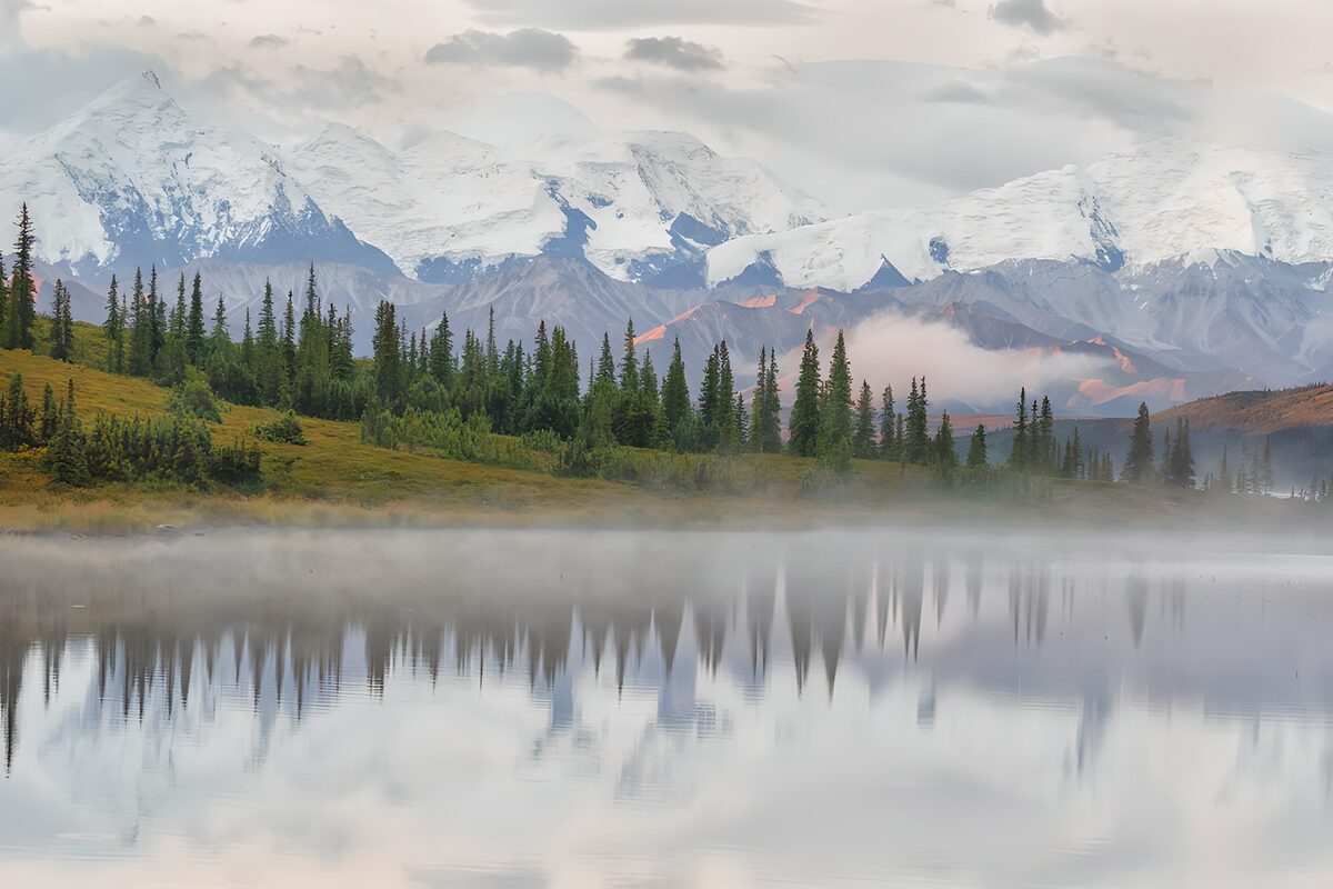 OCCOM7707076: Serene Mountain Reflection at Dawn