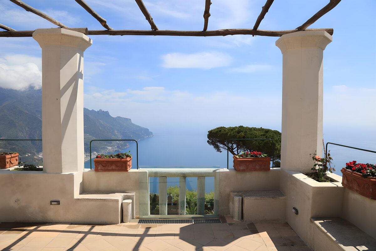 OCCOM5524628: Serene Coastal Viewpoint