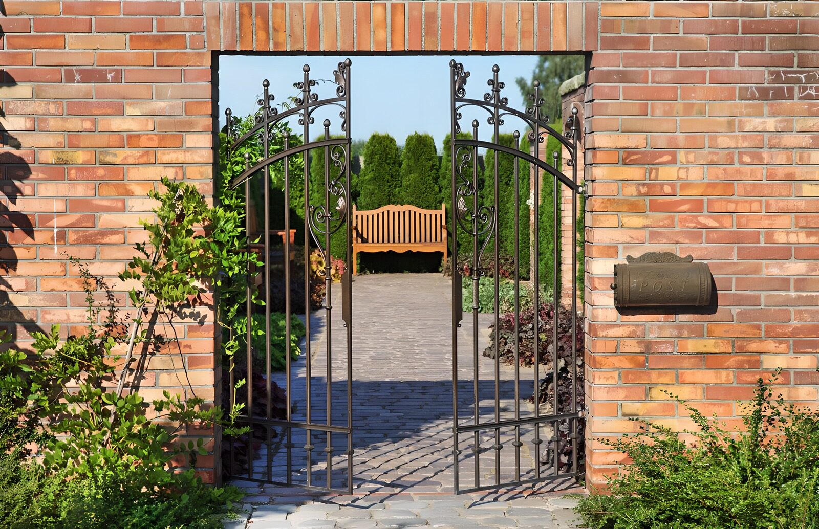 OCCOM4118928: Charming Garden Gate Entrance