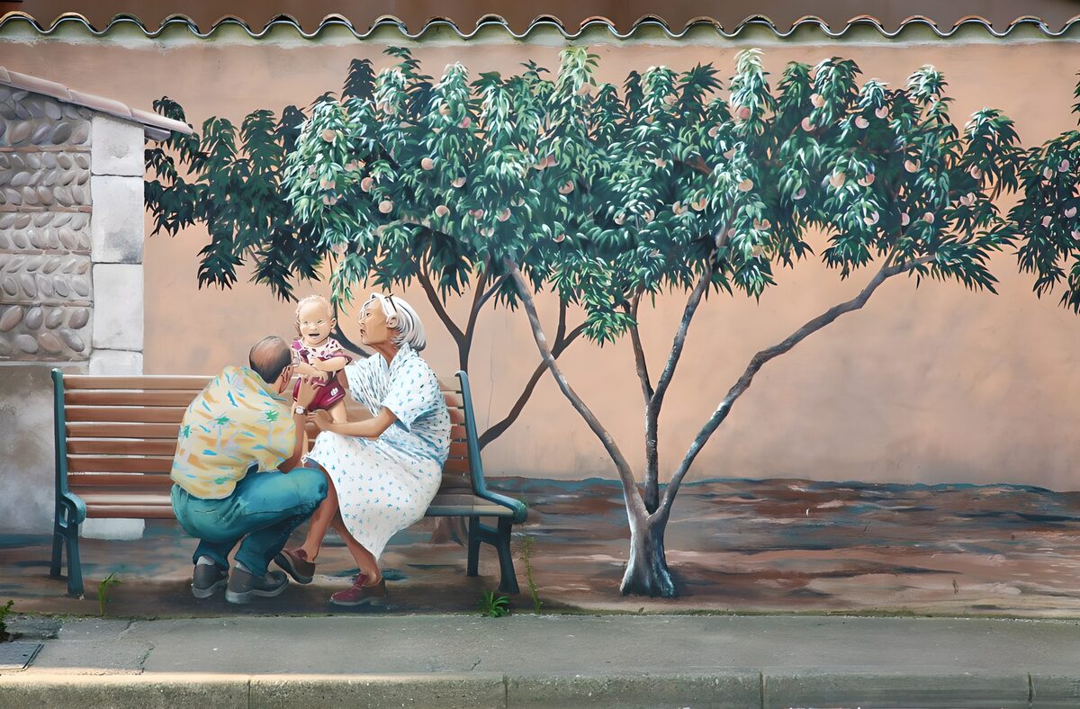 OCCOM3496567: Family Moments Under the Tree