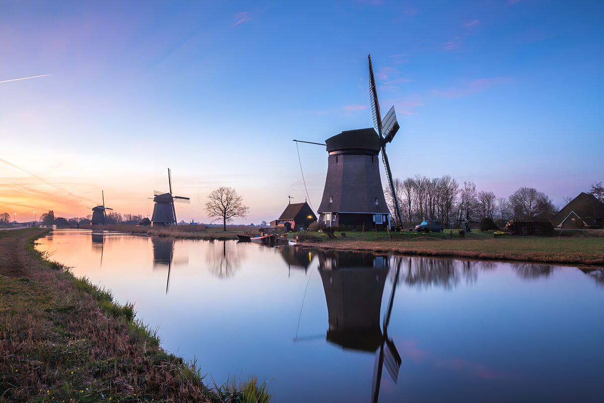 OCCOM4492328: Tranquil Windmills at Dusk