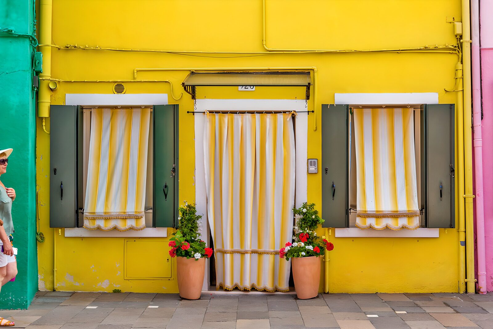 OCCOM9934894: Vibrant Yellow Facade with Green Accents
