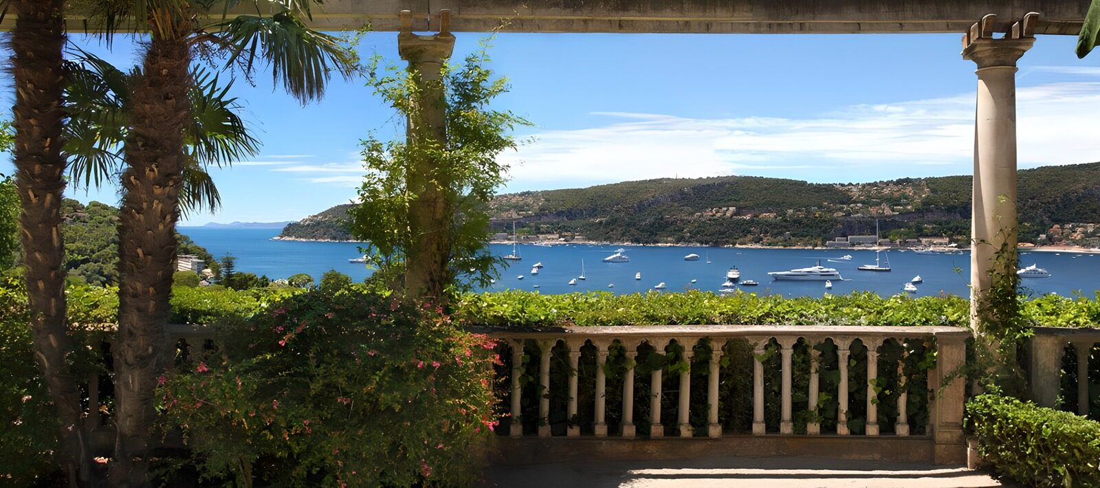OCCOM4898686: Serene Coastal View from a Garden Terrace