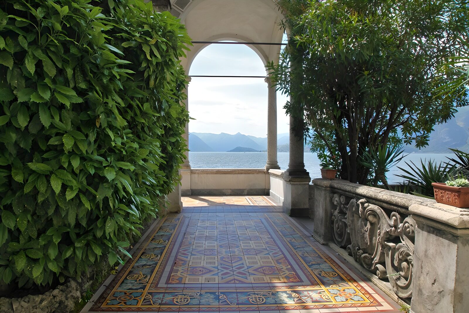 OCCOM7666058: Tranquil Waterfront View from a Garden