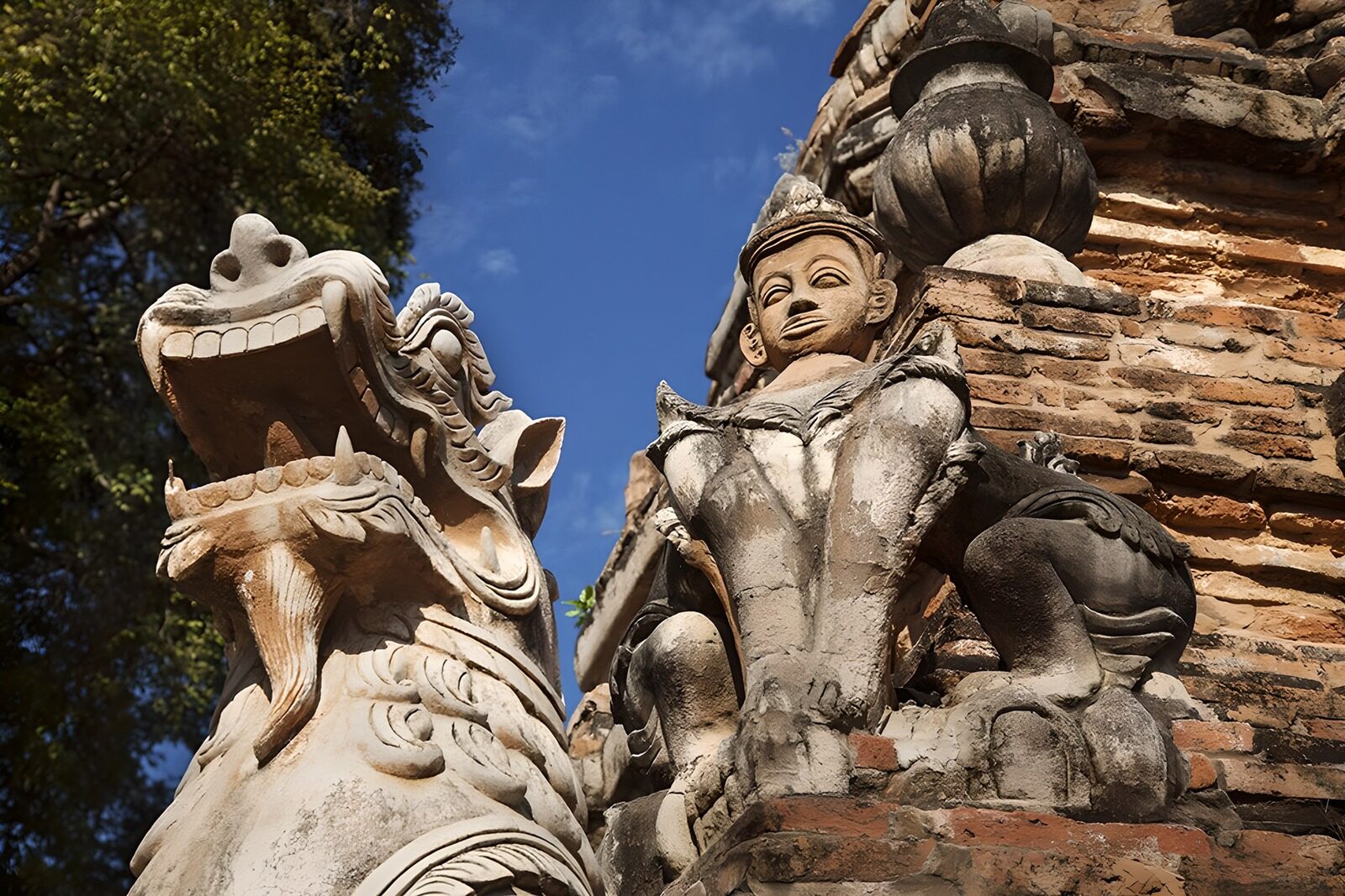 OCCOM8246599: Ancient Sculpture Guardians