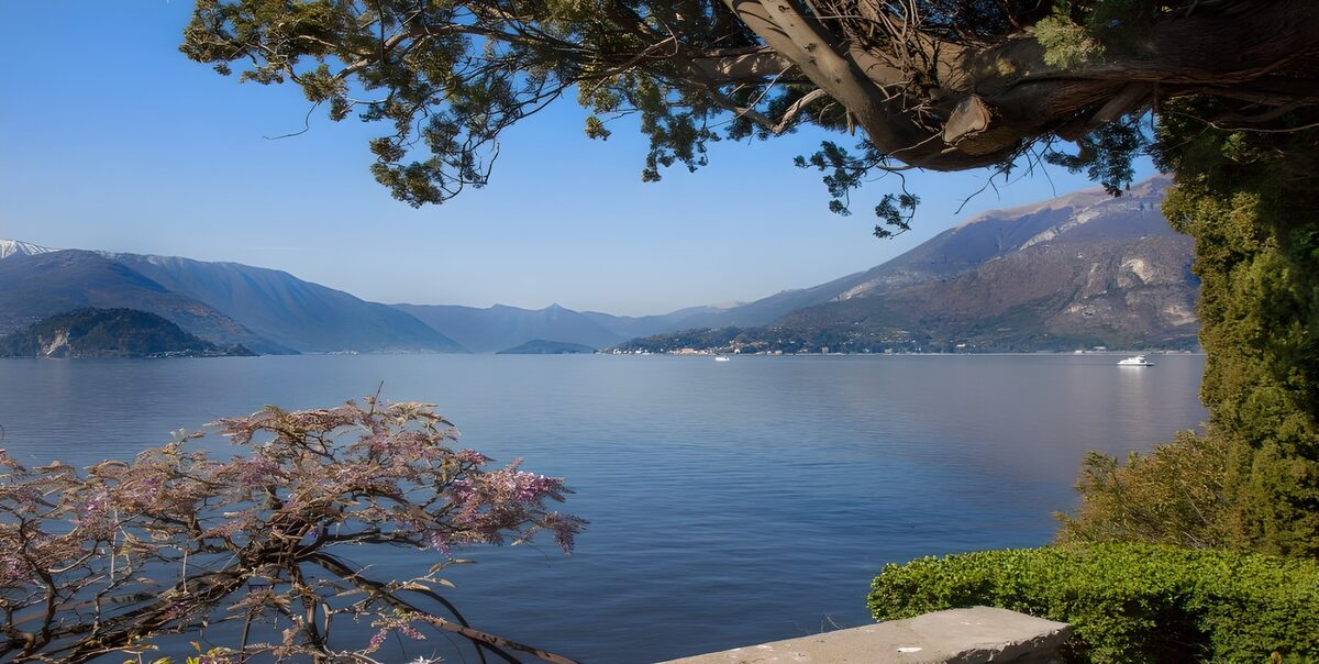 OCCOM7853711: Tranquil Lake View Amidst Mountains