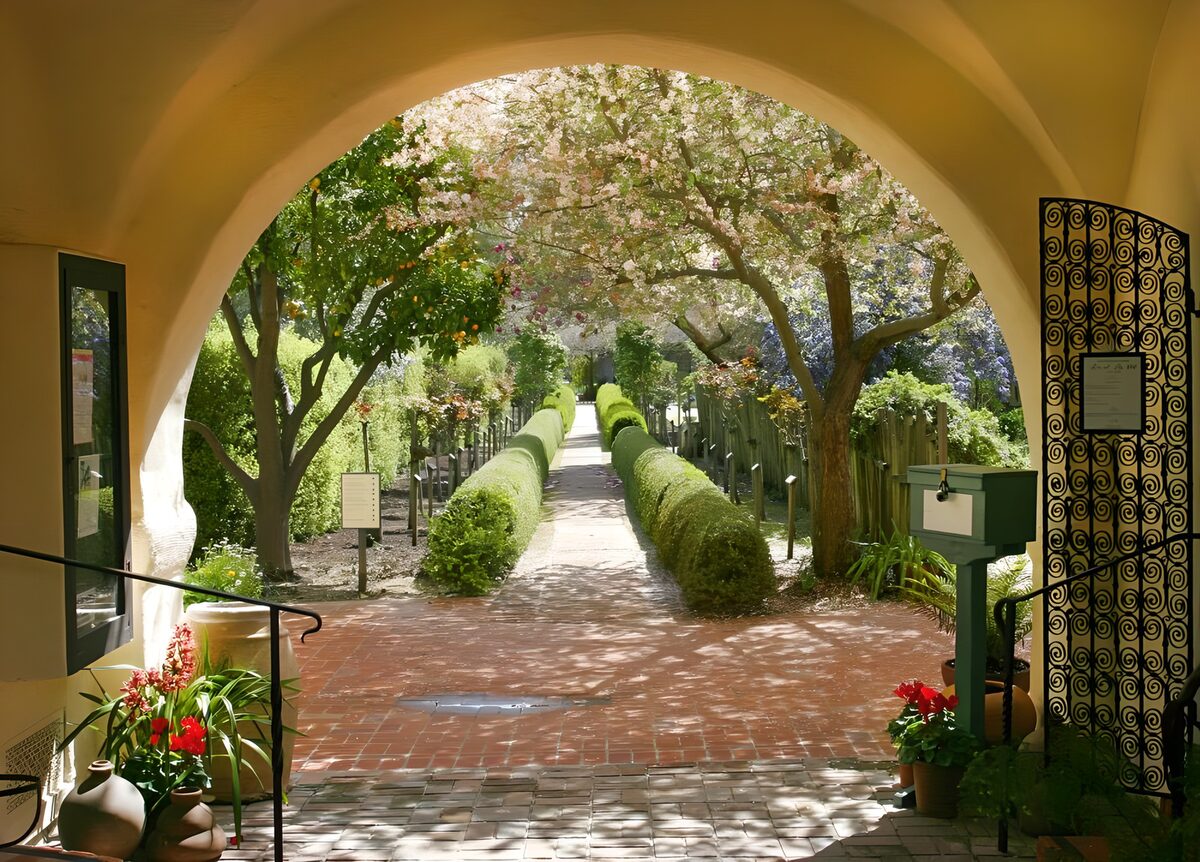 Blossoming Archway Escape
