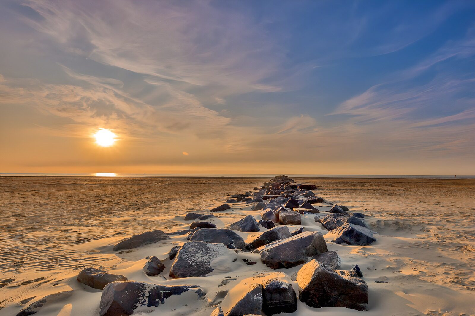 OCCOM3044047: Tranquil Sunset Over the Beach