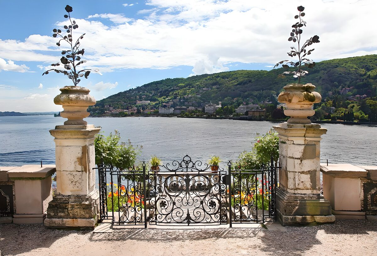 OCCOM6143908: Scenic Gateway to Lake Views
