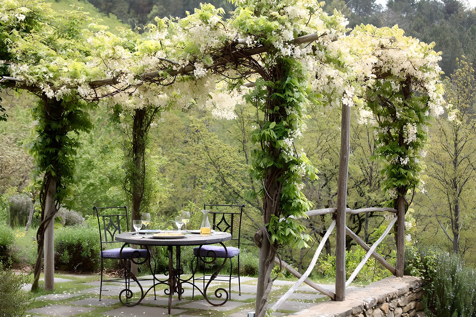 OCCOM4140617: Serene Garden Dining Retreat